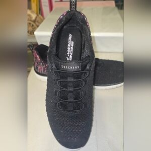 Skechers Women's Black and Pink Sneakers‎